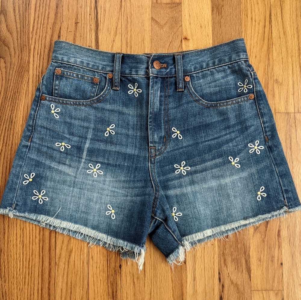 NWOT Madewell Perfect Jean Short Daisy Embroidered